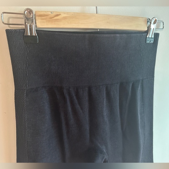 Bundle - Fabletics sports bra (M) and Joylab ribbed leggings (S) - Picture 3 of 10